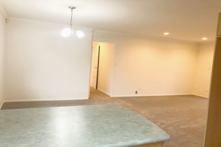 Photo of property in 43 Carisbrook Crescent, Papakura, 2110