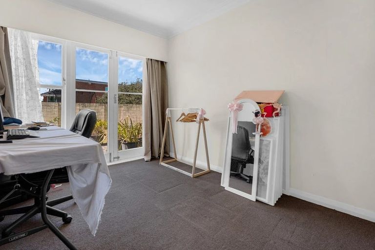 Photo of property in 6 Glenvil Lane, Te Atatu Peninsula, Auckland, 0610