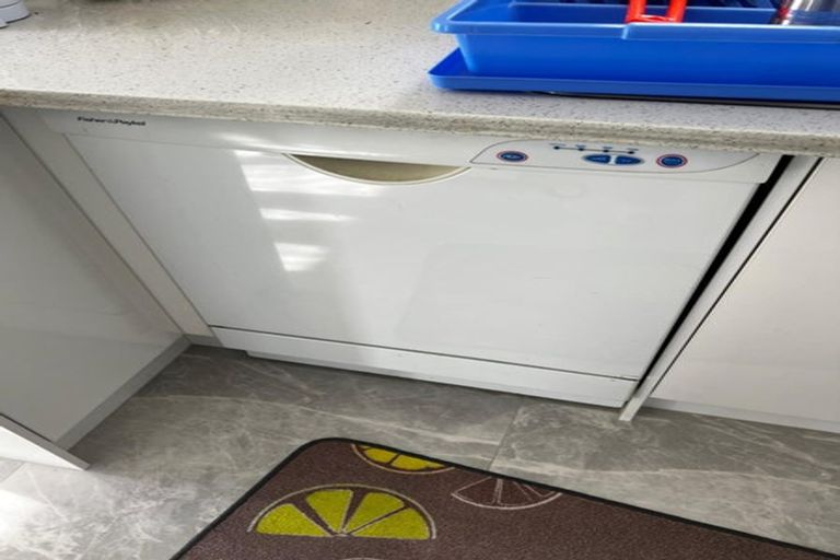 Photo of property in 65 Sunvue Road, Glen Eden, Auckland, 0602