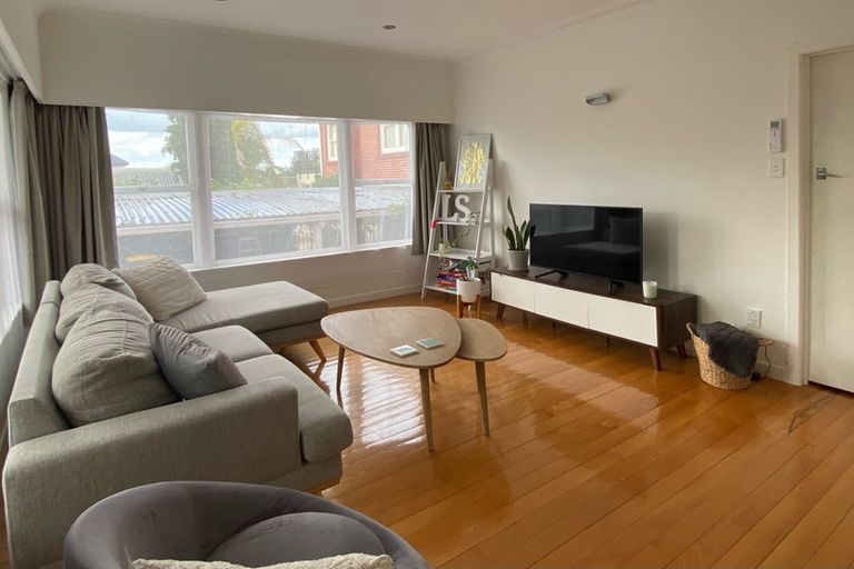 Photo of property in 8a Dodson Avenue, Milford, Auckland, 0620