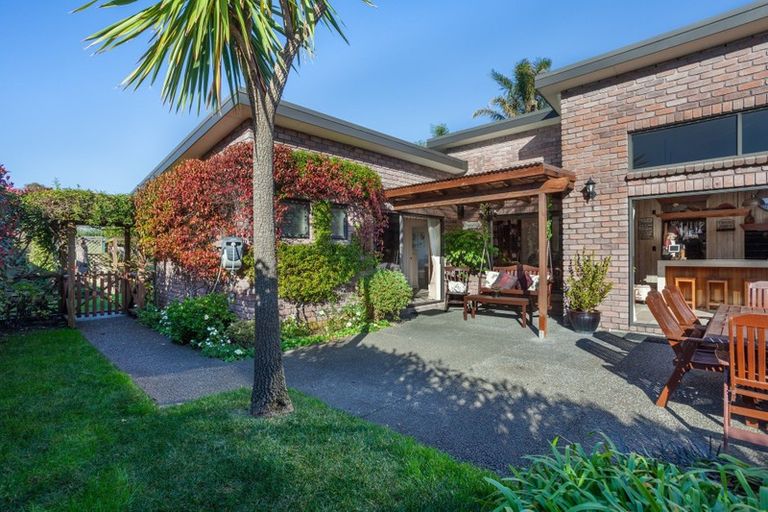 Photo of property in 33 Palm Springs Boulevard, Papamoa Beach, Papamoa, 3118