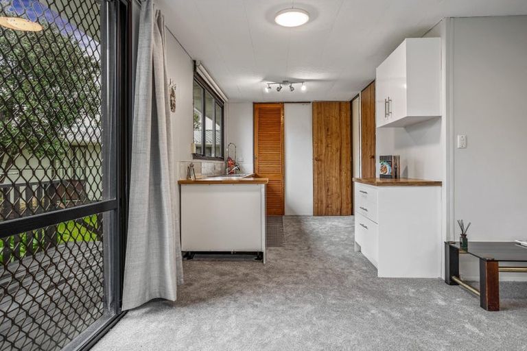 Photo of property in 2/5 Compass Place, Te Atatu Peninsula, Auckland, 0610