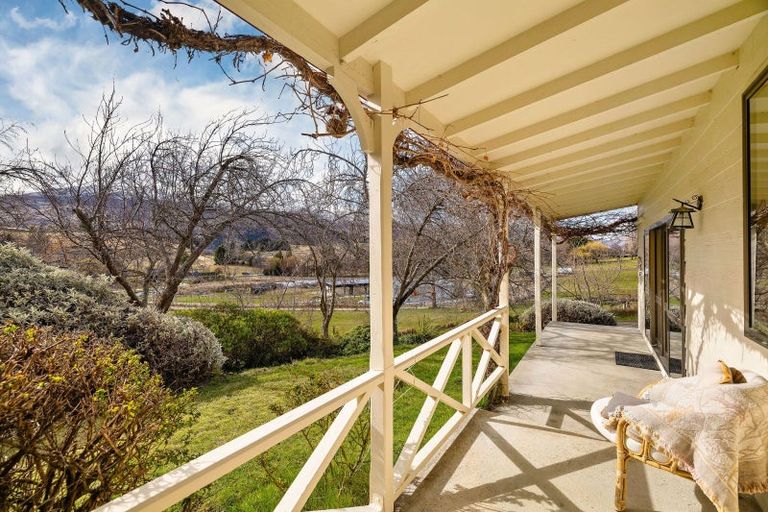 Photo of property in 35 Mountain View Road, Dalefield, Queenstown, 9371