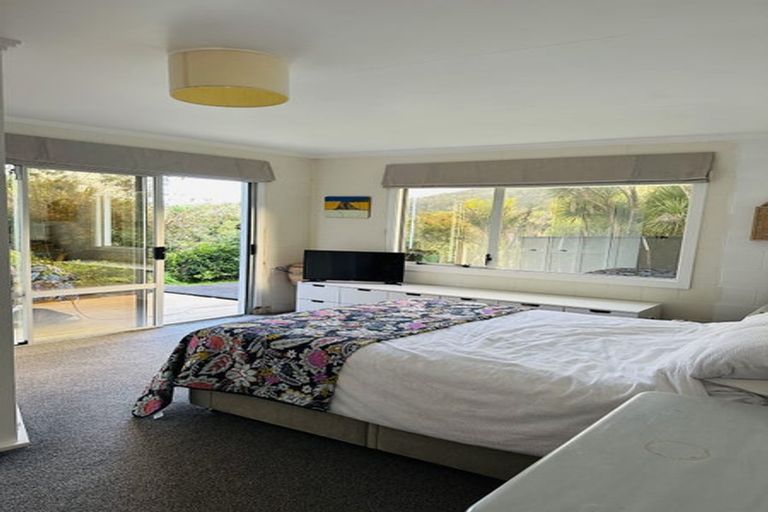 Photo of property in 8 Pendrell Road, Piha, New Lynn, 0772