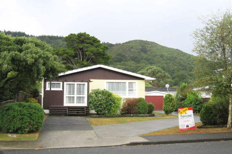 Photo of property in 37 Holdsworth Avenue, Trentham, Upper Hutt, 5018