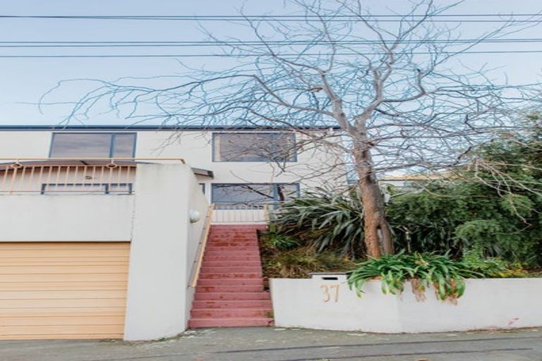 Photo of property in 37 Cornwall Road, Lyttelton, 8082