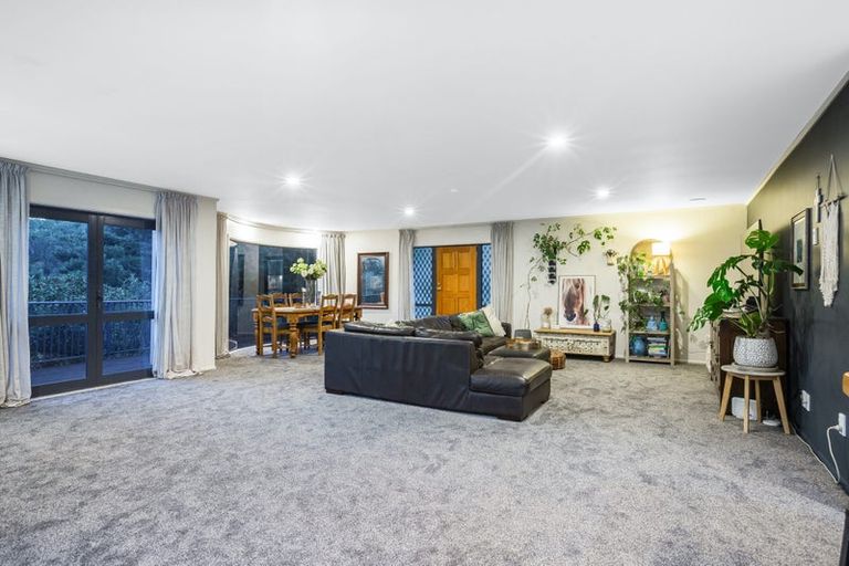 Photo of property in 1153 Paekakariki Hill Road, Paekakariki Hill, Porirua, 5381