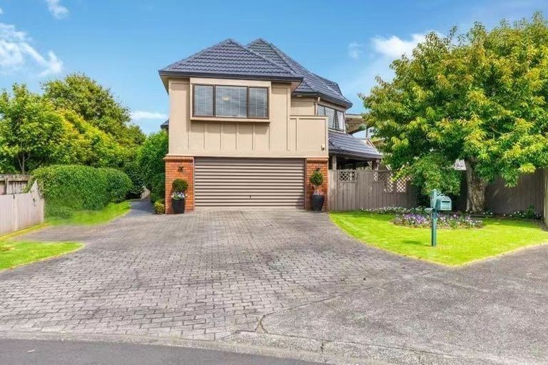 Photo of property in 13 Framalda Place, Conifer Grove, Takanini, 2112