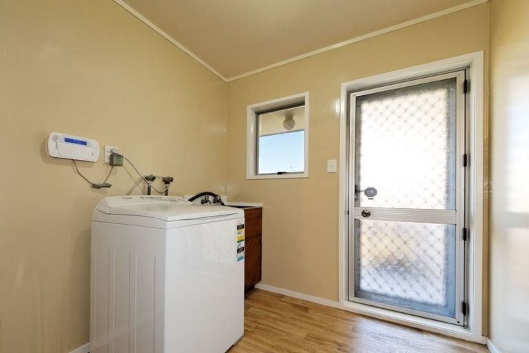 Photo of property in 67 Manhattan Heights, Glendene, Auckland, 0602