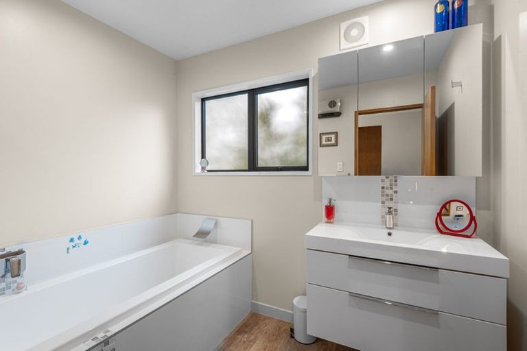 Photo of property in 24 Highland Place, Avonhead, Christchurch, 8042