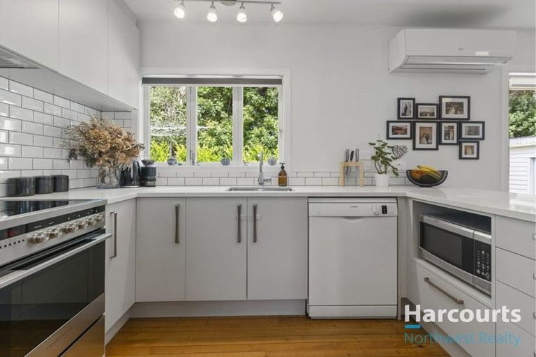 Photo of property in 2/92 Kervil Avenue, Te Atatu Peninsula, Auckland, 0610