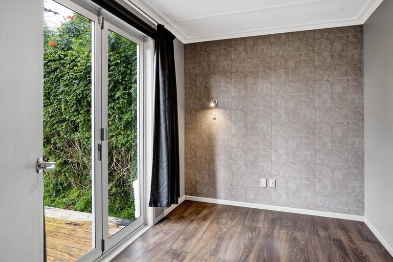 Photo of property in 6 Peace Avenue, Moturoa, New Plymouth, 4310