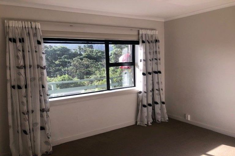 Photo of property in 1/37 Singers Road, Korokoro, Lower Hutt, 5012