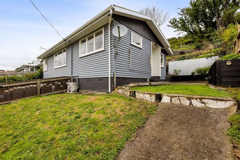 Photo of property in 14 Whakawhiti Street, Marfell, New Plymouth, 4310