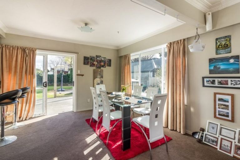 Photo of property in 7 Pinehurst Crescent, Russley, Christchurch, 8042