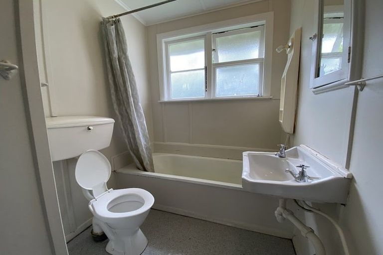 Photo of property in 90-92 Strand Crescent, Naenae, Lower Hutt, 5011