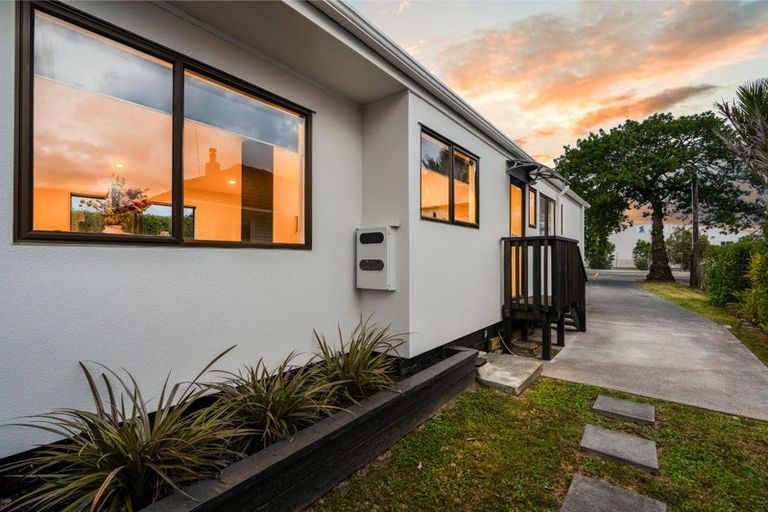 Photo of property in 1/99 Henderson Valley Road, Henderson, Auckland, 0612