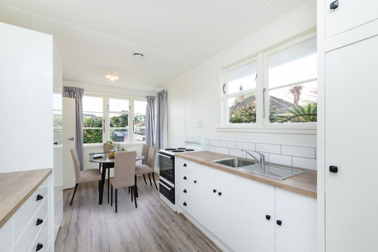 Photo of property in 33 Crewe Crescent, Hokowhitu, Palmerston North, 4410