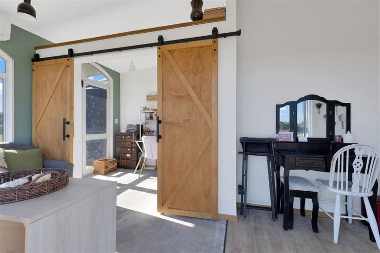 Photo of property in 1423 Poyntzs Road, West Eyreton, Rangiora, 7475