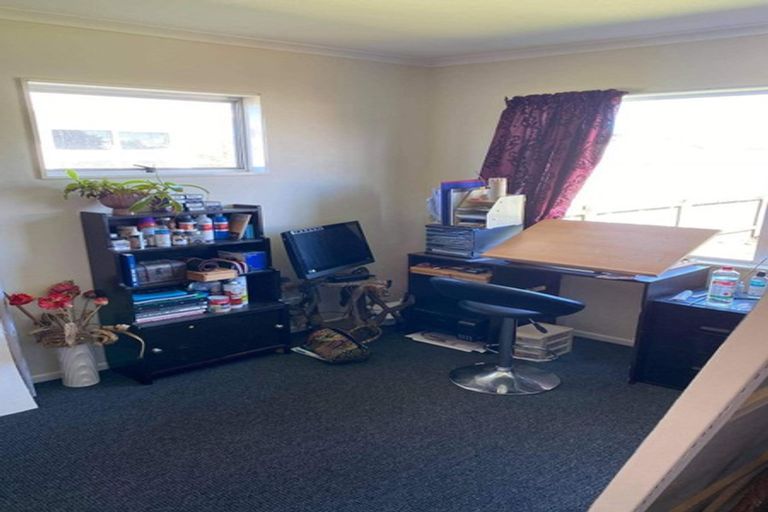 Photo of property in 11 Heather Street, Levin, 5510