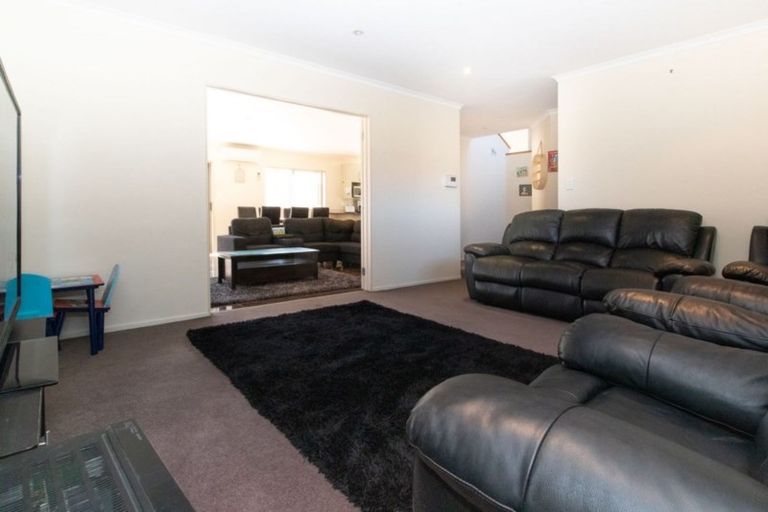 Photo of property in 59a Hewlett Road, Massey, Auckland, 0614