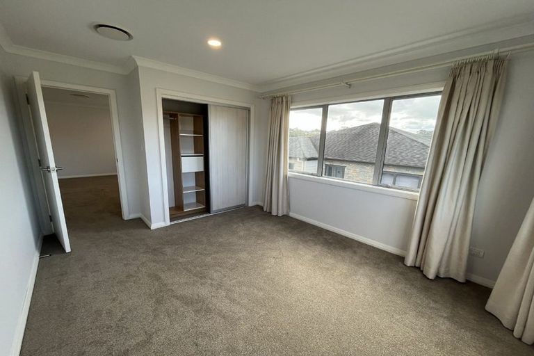 Photo of property in 26 Lagonda Rise, Oteha, Auckland, 0632