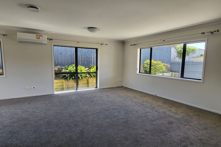 Photo of property in 27 Tussock Avenue, Mangere, Auckland, 2022