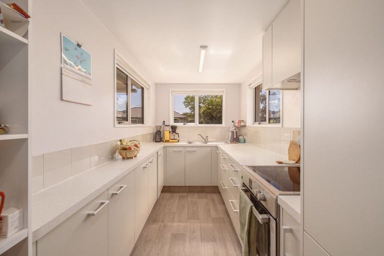 Photo of property in 6 Laing Crescent, Heathcote Valley, Christchurch, 8022