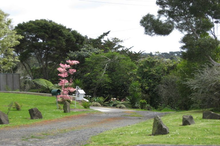 Photo of property in 4 The Terrace, Herald Island, Auckland, 0618
