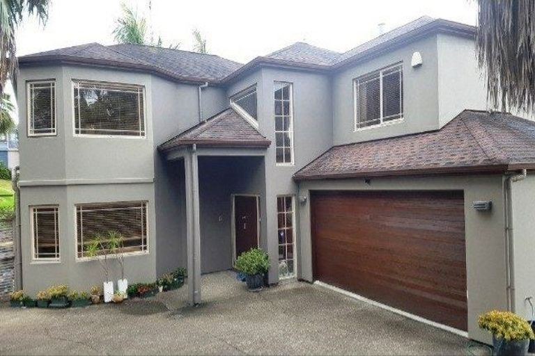 Photo of property in 701a Beach Road, Rothesay Bay, Auckland, 0630