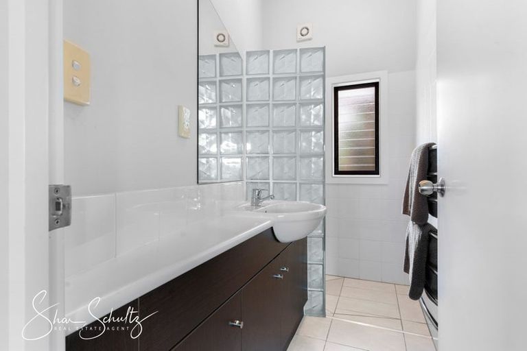 Photo of property in 24 Oxford Street, Whakapirau, Maungaturoto, 0583