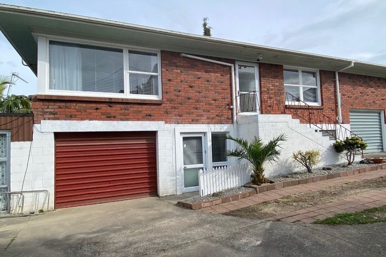 Photo of property in 2/20 Northumberland Avenue, Belmont, Auckland, 0622