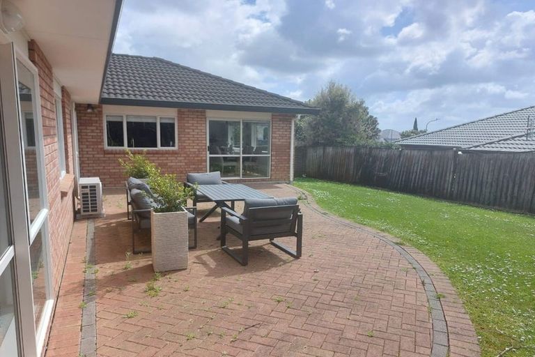 Photo of property in 21 Eaglemont Drive, East Tamaki Heights, Auckland, 2016