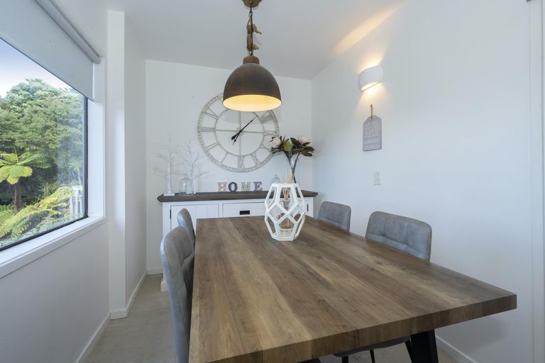 Photo of property in 2/813 East Coast Road, Northcross, Auckland, 0630