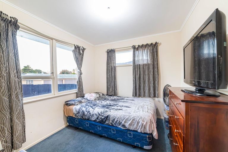 Photo of property in 14 Swallow Drive, Manurewa, Auckland, 2102