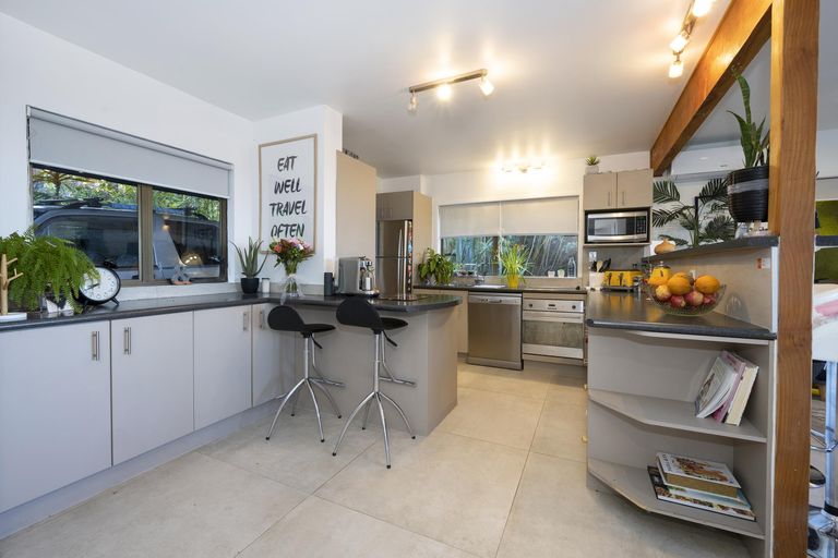 Photo of property in 2/813 East Coast Road, Northcross, Auckland, 0630