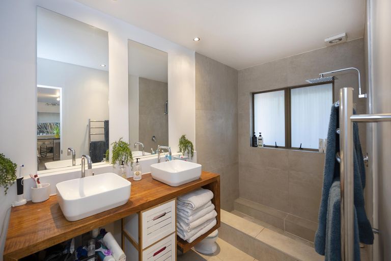 Photo of property in 2/813 East Coast Road, Northcross, Auckland, 0630