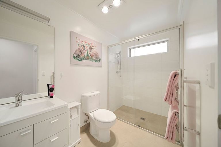 Photo of property in 12 Regis Park Drive, Pukekohe, 2120