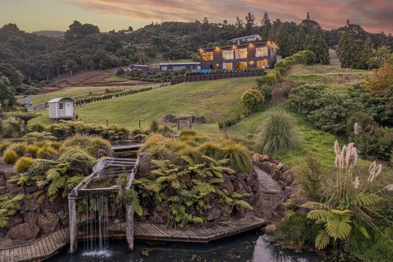 Photo of property in 40 Spikes Way, Whitianga, 3510