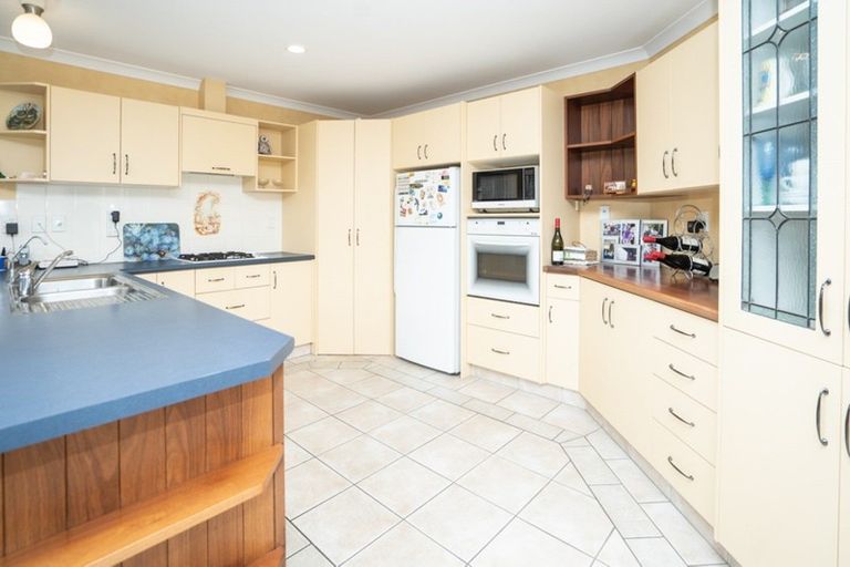 Photo of property in 9 Royal Heights, Glen Avon, New Plymouth, 4312
