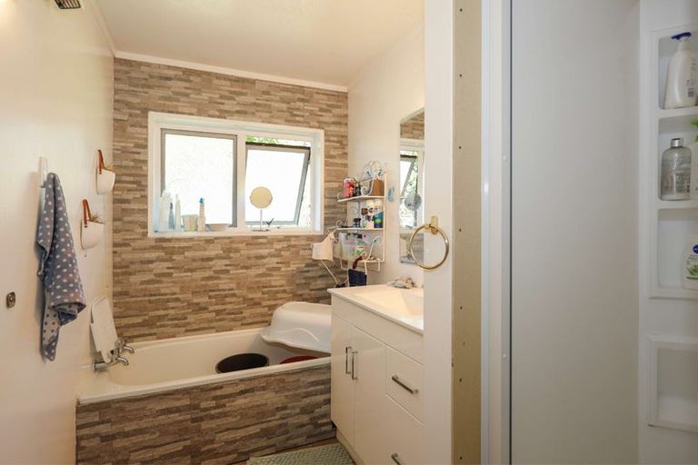 Photo of property in 44 Lee Street, Te Puke, 3119