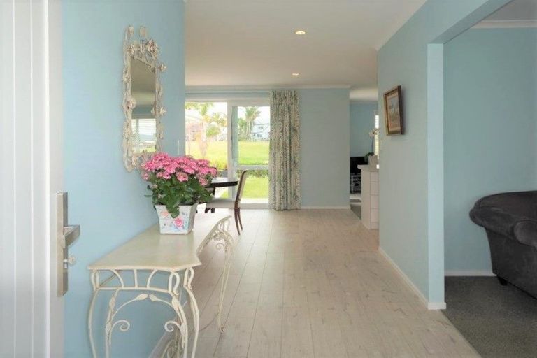 Photo of property in 9 Barbados Way, One Tree Point, 0118