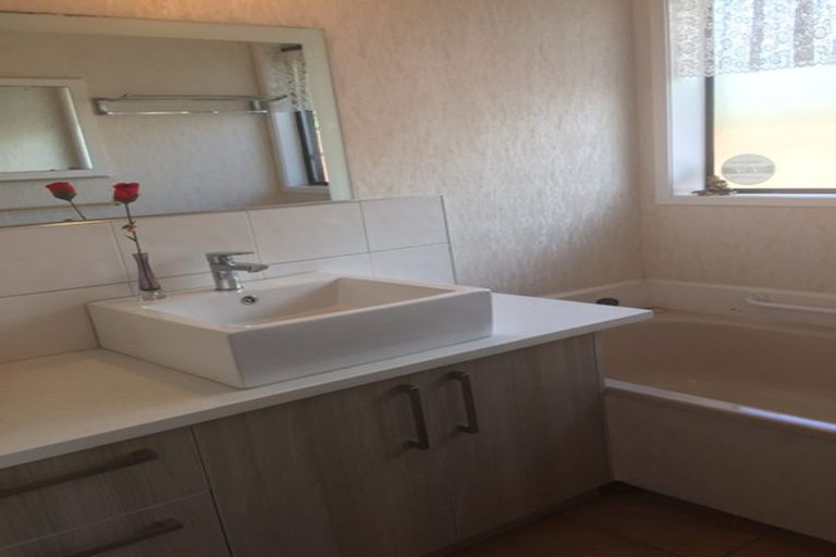 Photo of property in 13a Majesty Place, Half Moon Bay, Auckland, 2012