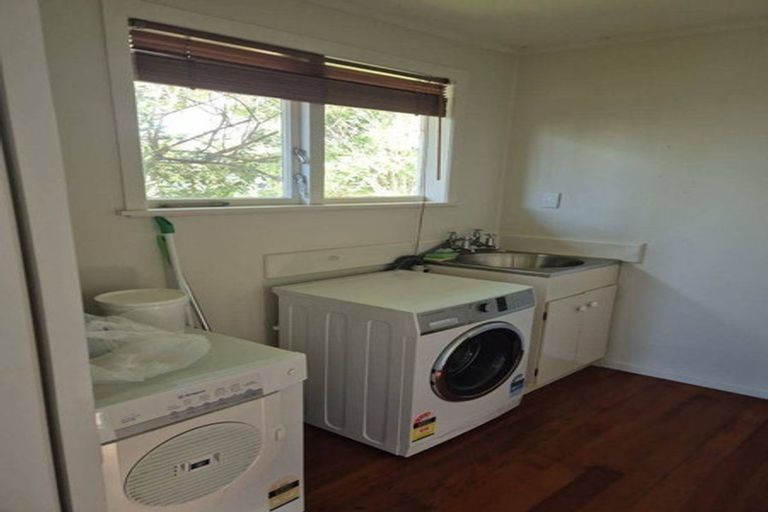 Photo of property in 38 Potter Avenue, Northcote, Auckland, 0627