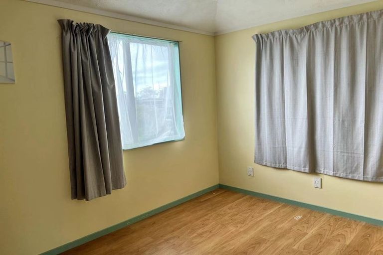 Photo of property in 2/491 Glenfield Road, Glenfield, Auckland, 0629