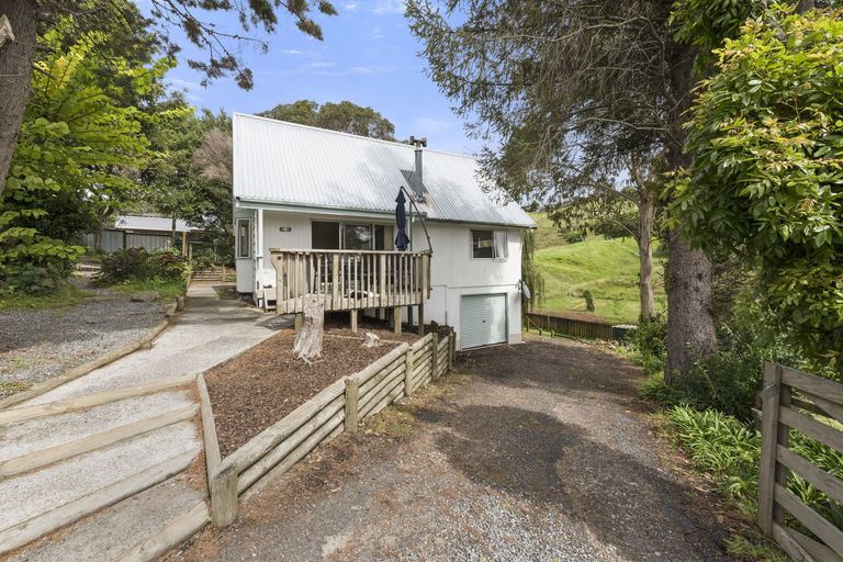 Photo of property in 35 Resolution Road, Welcome Bay, Tauranga, 3112