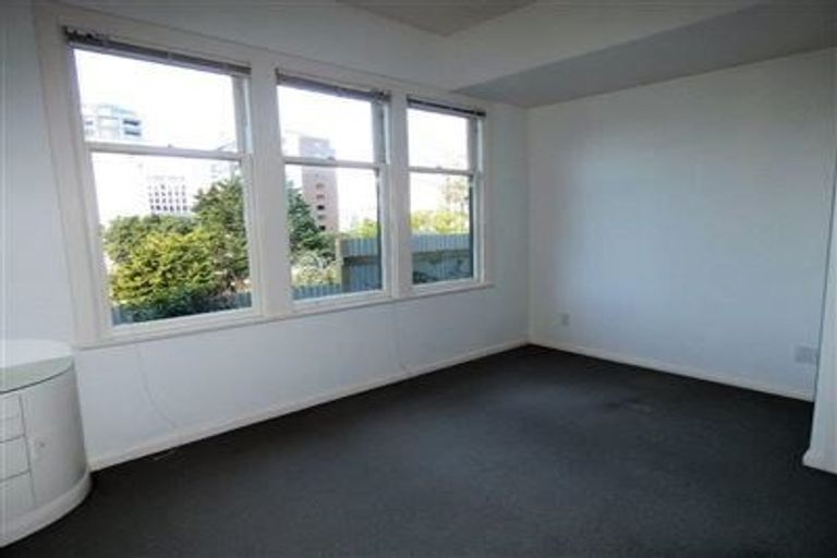 Photo of property in 2 Easdale Street, Kelburn, Wellington, 6012