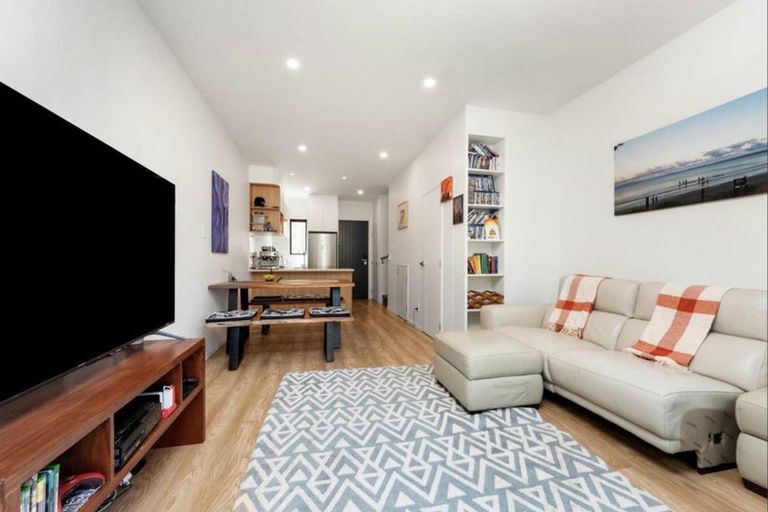 Photo of property in 4/28 Vodanovich Road, Te Atatu South, Auckland, 0610