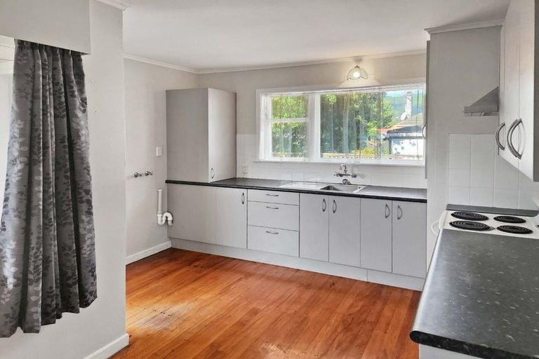 Photo of property in 25a Stamford Grove, Avalon, Lower Hutt, 5011