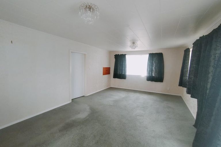 Photo of property in 13 Saint Ronans Avenue, Waterloo, Lower Hutt, 5011